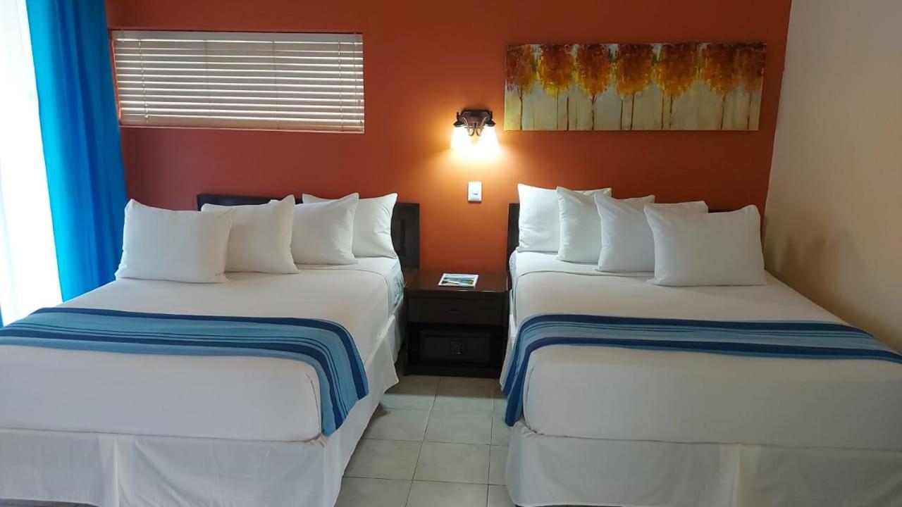 Tropikist Beach Hotel And Resort Crown Point Dış mekan fotoğraf