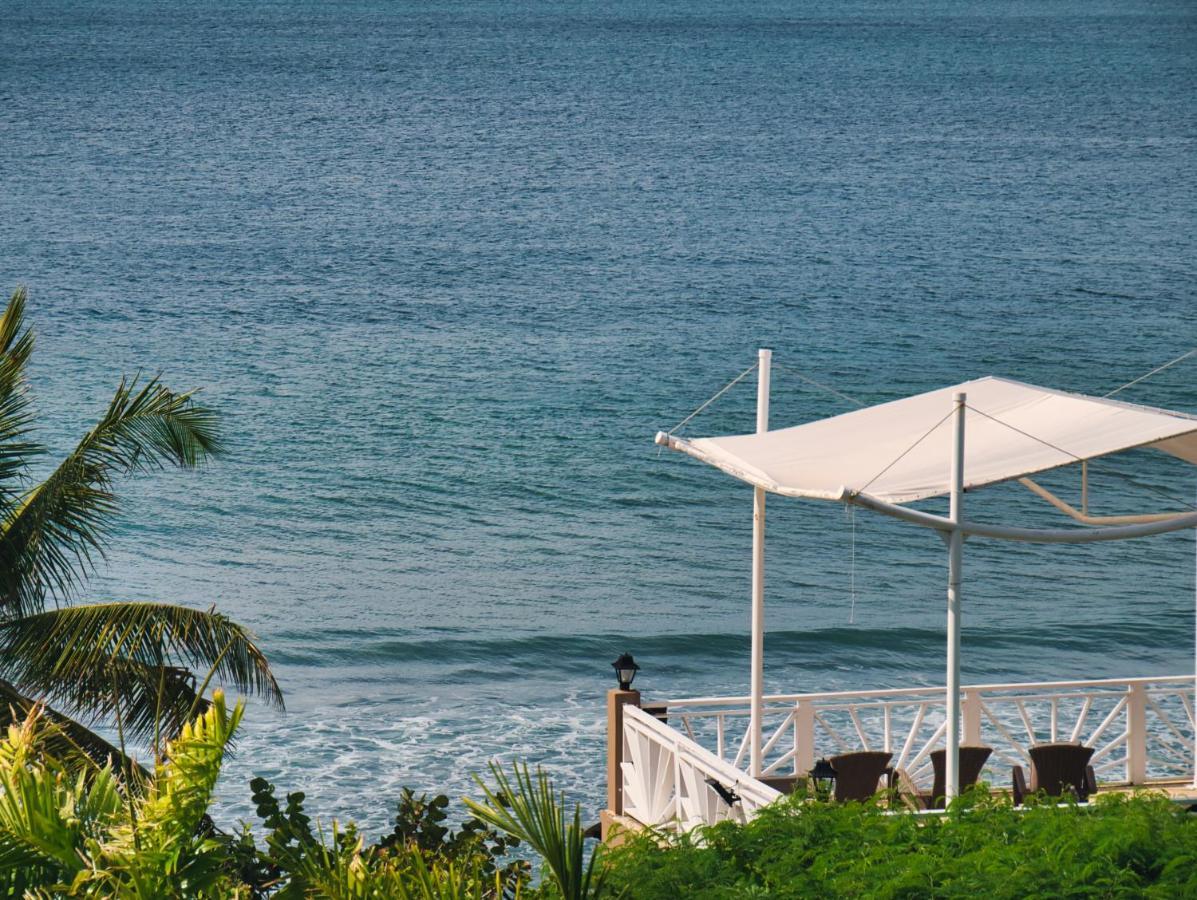 Tropikist Beach Hotel And Resort Crown Point Dış mekan fotoğraf