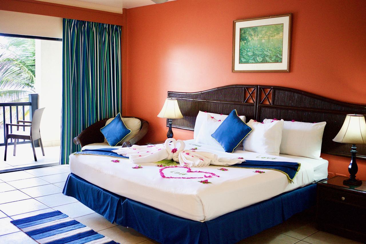Tropikist Beach Hotel And Resort Crown Point Dış mekan fotoğraf